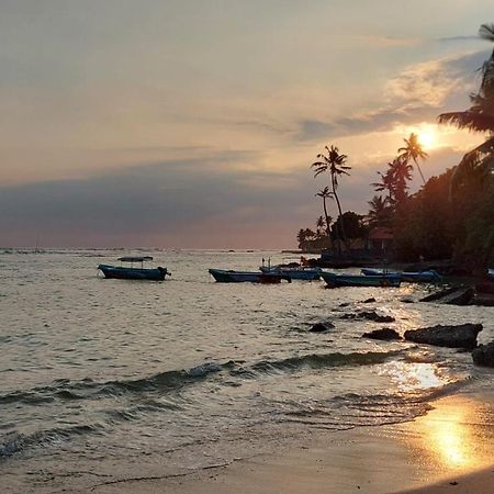 Beach Paradise Hotel Matara Bagian luar foto